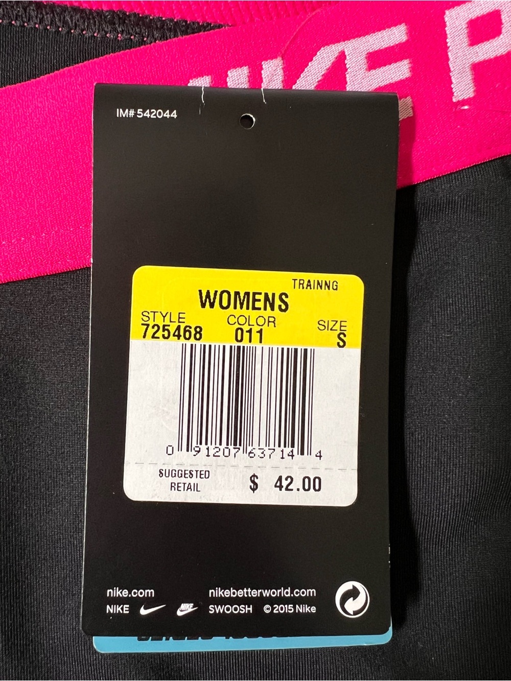 HOST PICK π₯³ποΈπ NIKE Pro Training Capris, Black/Vivid Pink - Picture 9 of 9